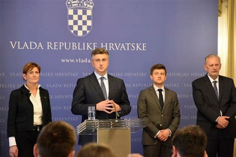 S­l­o­v­e­n­y­a­­d­a­ ­h­ü­k­ü­m­e­t­ ­k­r­i­z­i­
